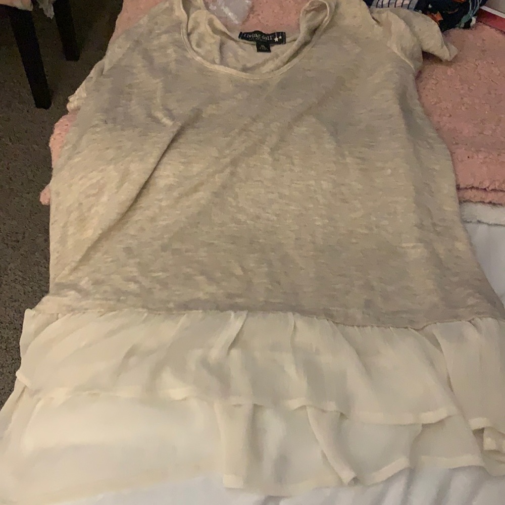 Blouse with ruffles on end